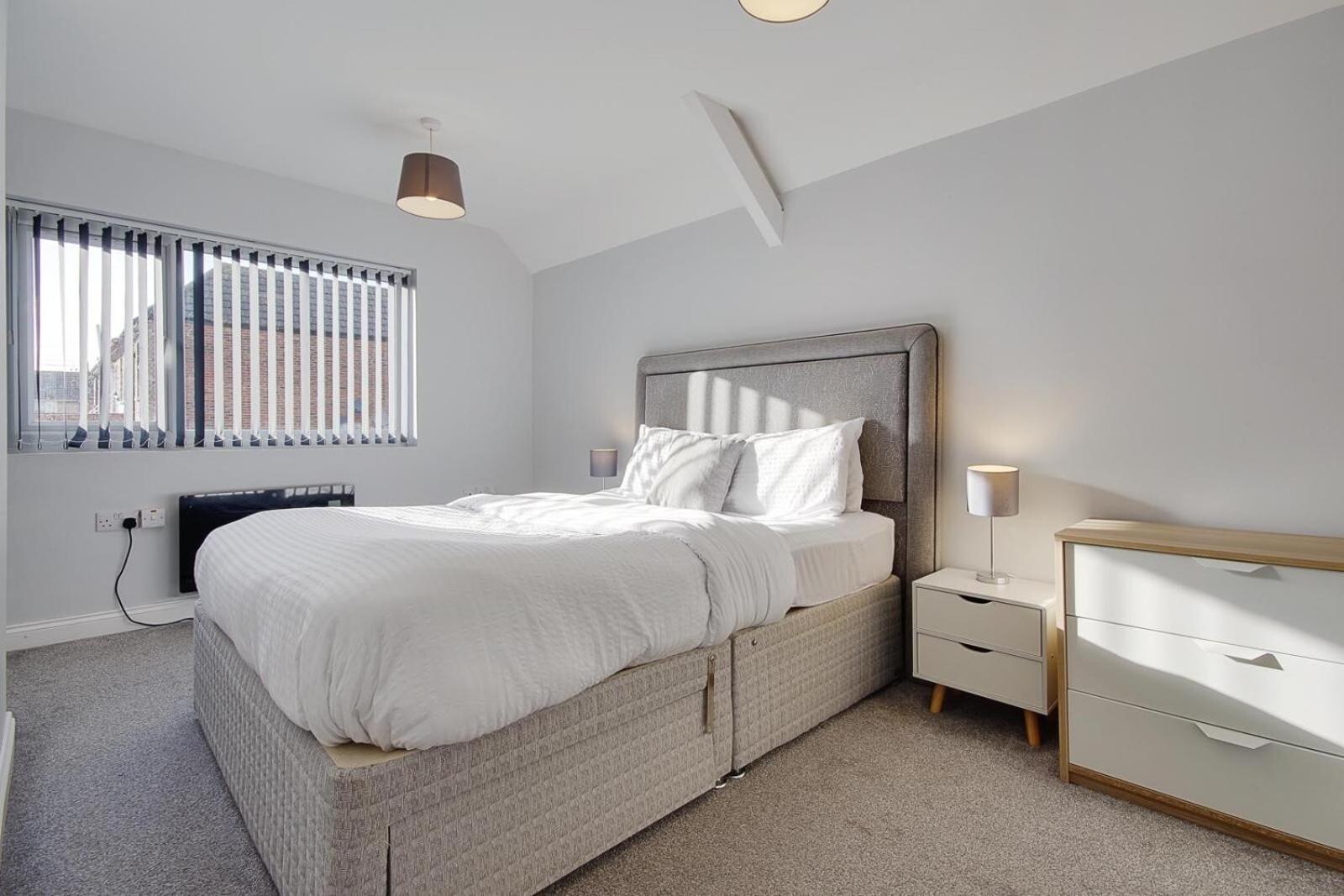 Ashley Road Apartments Пул Екстериор снимка