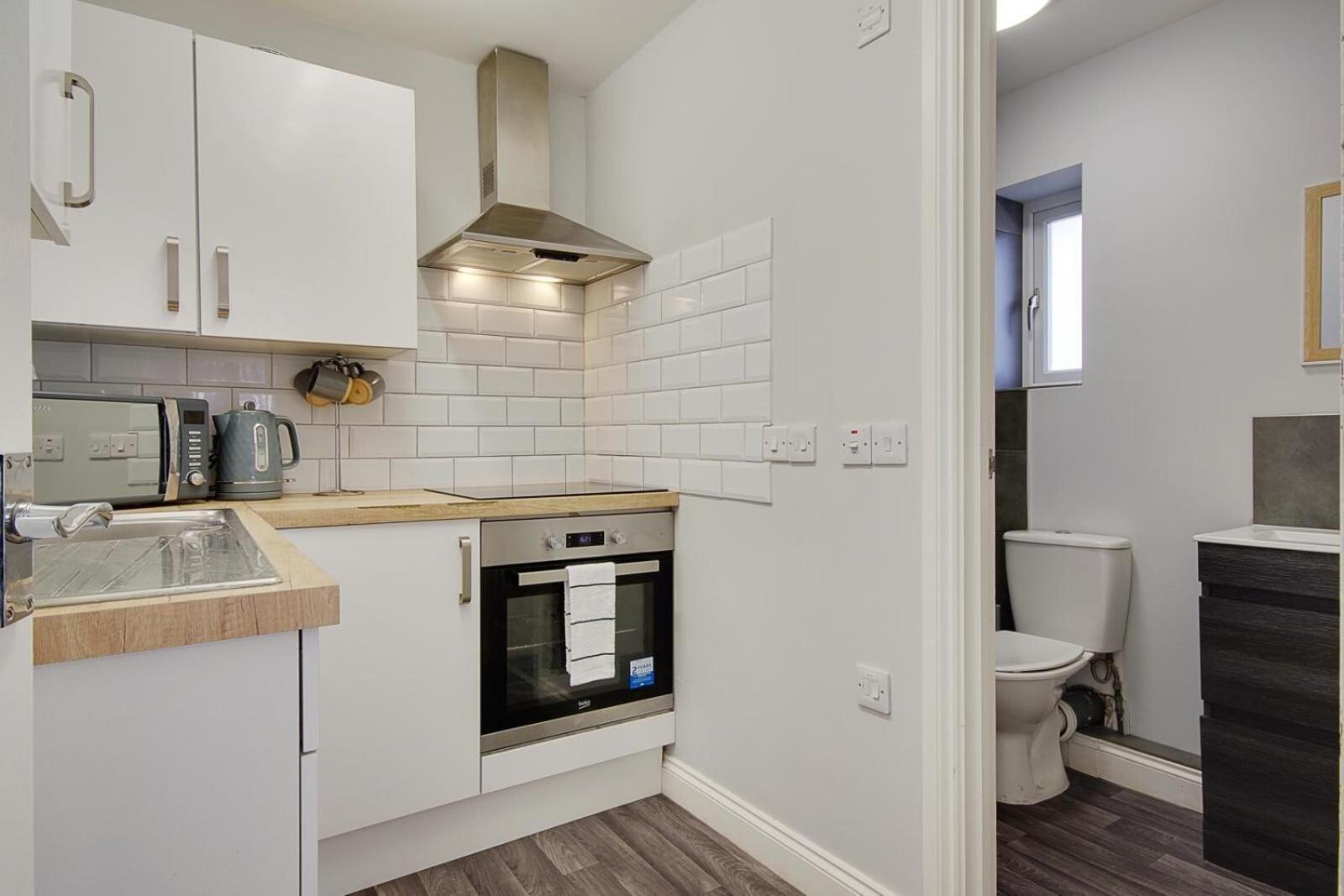 Ashley Road Apartments Пул Екстериор снимка