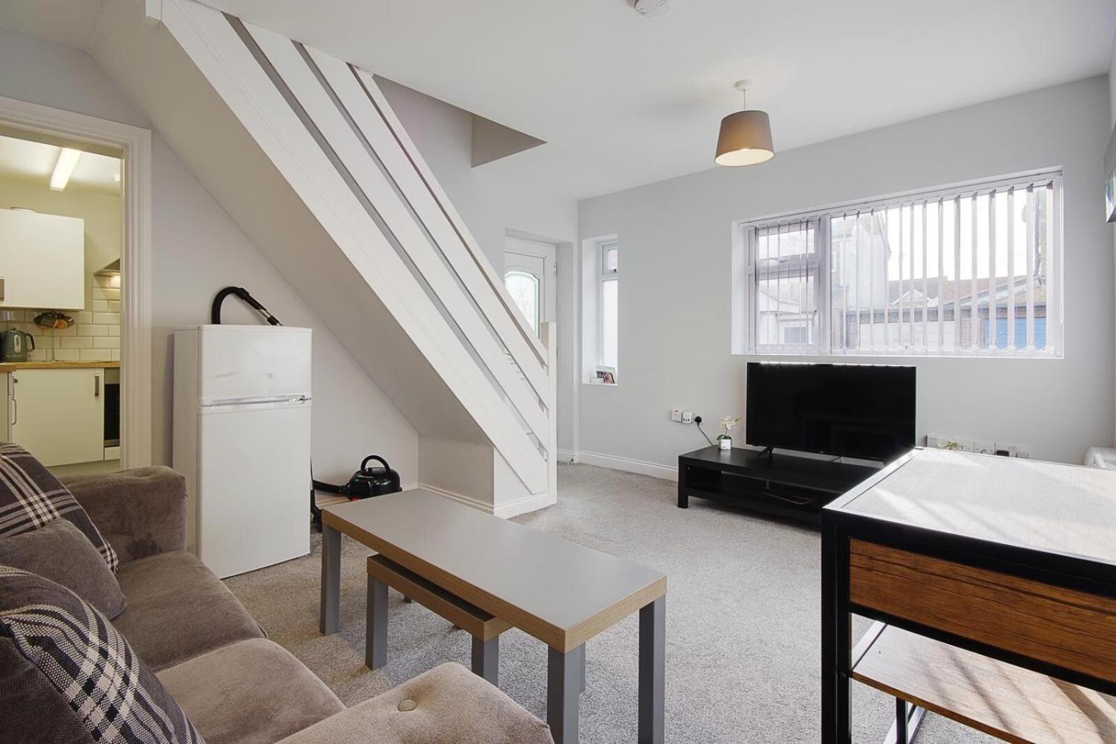 Ashley Road Apartments Пул Екстериор снимка