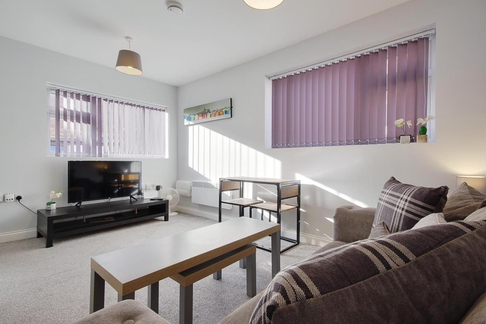 Ashley Road Apartments Пул Екстериор снимка