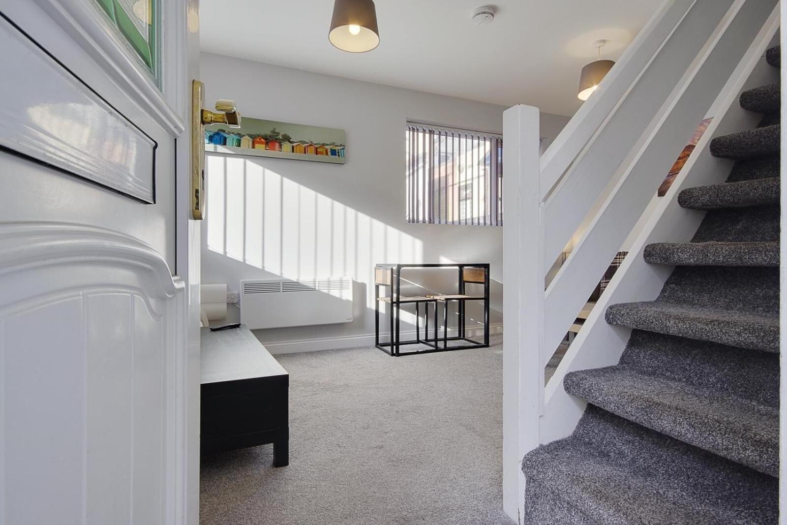 Ashley Road Apartments Пул Екстериор снимка